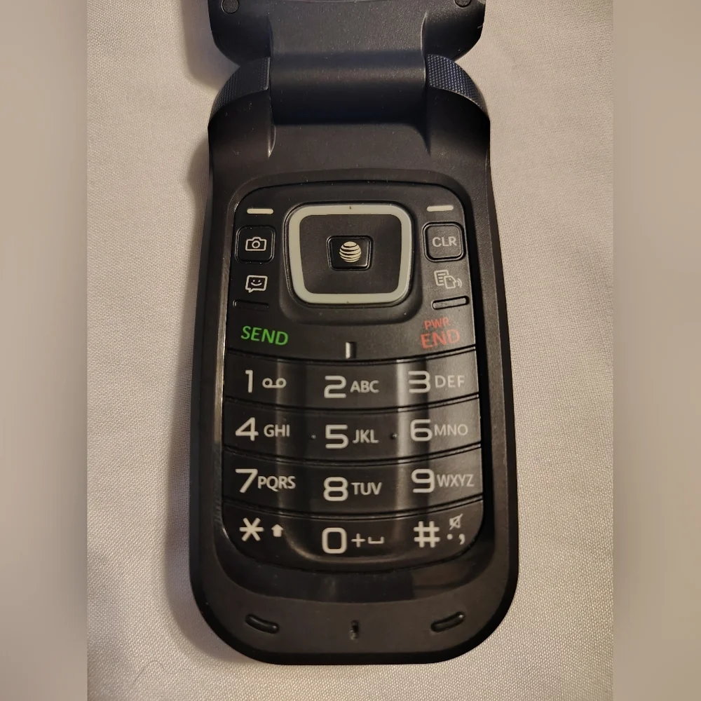 LG True B470 Black and Gray Cellular Flip Phone Like New Working Condition